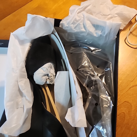 Women's Shoes - Picture 7 of 9